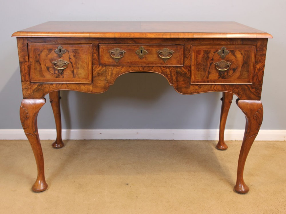 Quality Burr Walnut Side Table Writing Desk. 