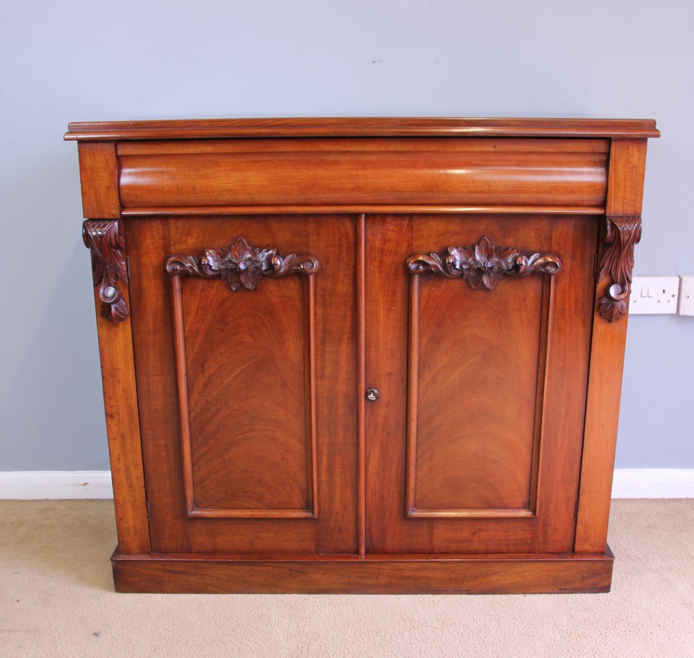 Antique Victorian Mahogany Chiffonier Sideboard. 