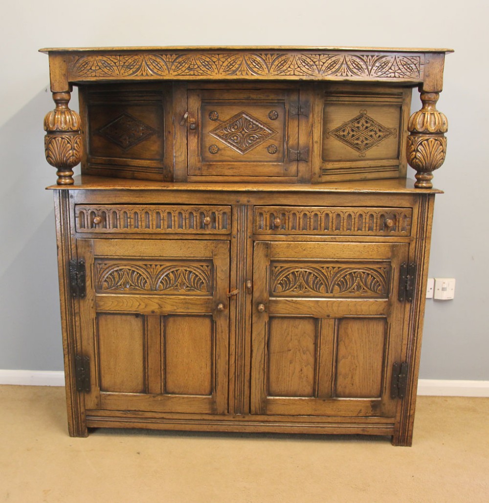 Oak Court Cupboard Sideboard Dresser. 
