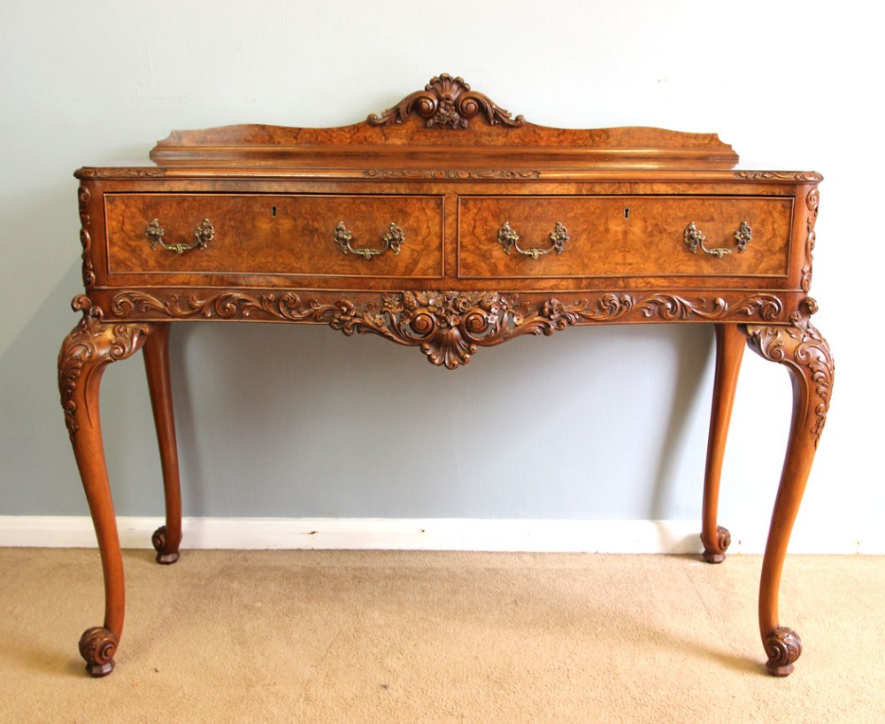Quality Antique Burr Walnut Serpentine Front Serving Side Table. 