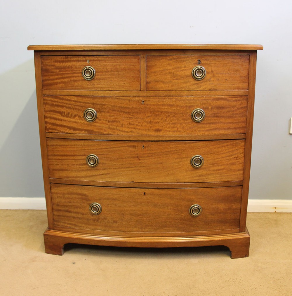 Antique Mahogany Bow Front Chest of Drawers.