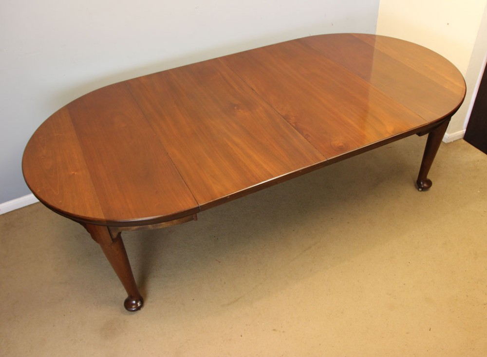 Antique Late Victorian Mahogany Wind Out Extending Dining Table