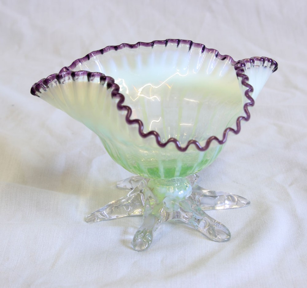 Antique Victorian Vaseline and Amethyst Glass Frilled Dish