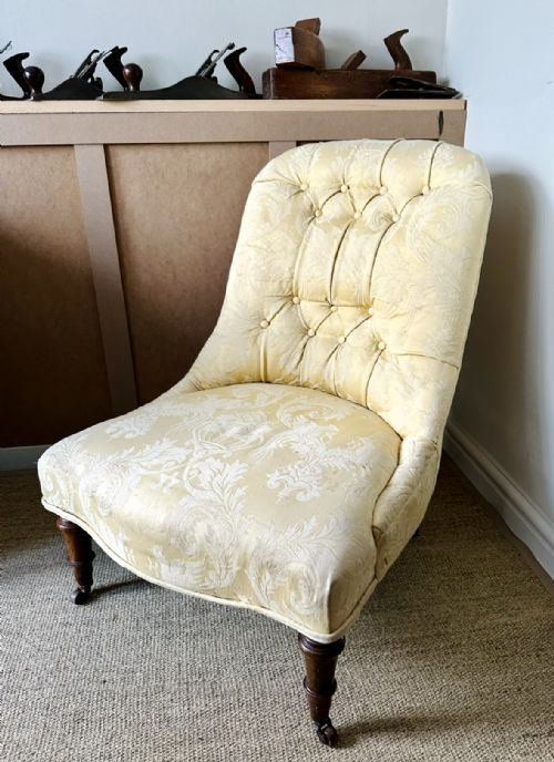 ANTIQUE BUTTON BACK ARMCHAIR - ADDITIONAL PHOTO 1
