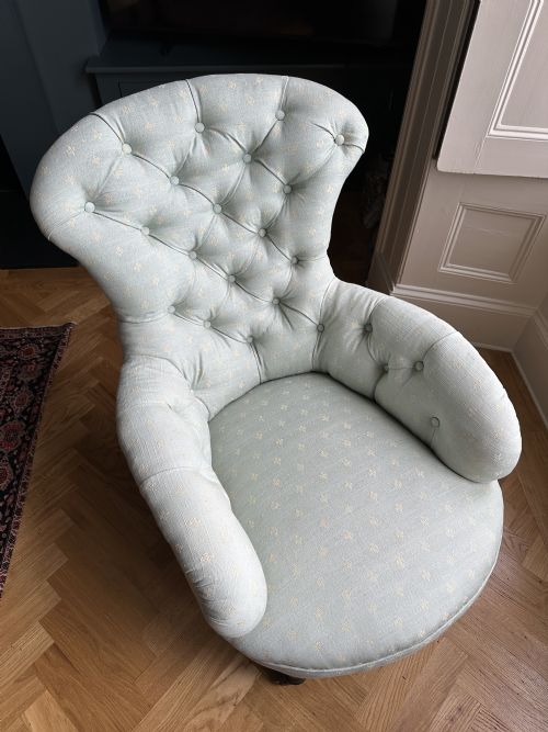 SMALL IRONBACK BUTTONED ARMCHAIR COUNTRY HOUSE CHAIR C1880 - ADDITIONAL PHOTO 1