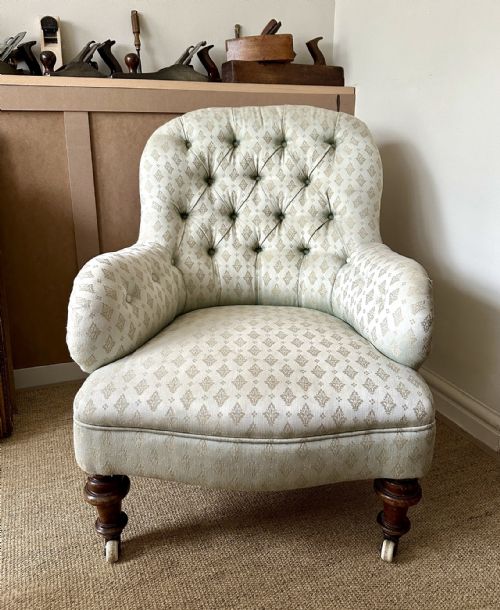 ANTIQUE BUTTON BACK UPHOLSTERED ARMCHAIR - ADDITIONAL PHOTO 1
