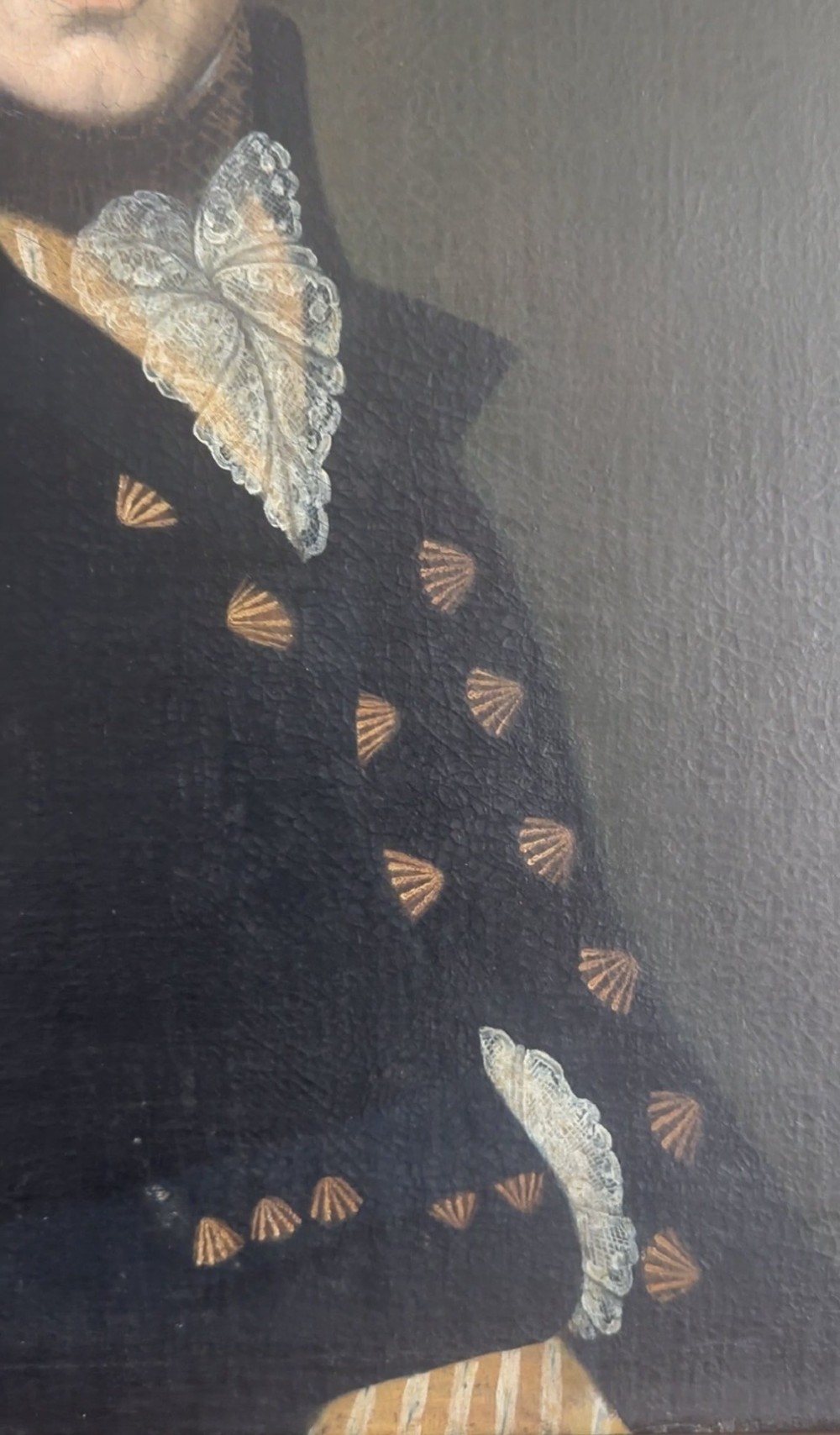A late Georgian oil portrait of a gentleman in a dark coat with a white lace cravat set inside a giltwood frame. View VI