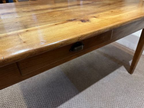 19TH CENTURY CHERRY DINING TABLE WITH TAPERED LEGS AND ONE DRAWER - ADDITIONAL PHOTO 2