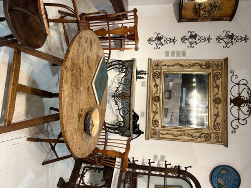 ANTIQUE ROUND TILT TOP BURR ASH CRICKET TABLE - ADDITIONAL PHOTO 1