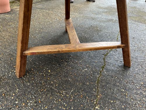 ANTIQUE ROUND TILT TOP BURR ASH CRICKET TABLE - ADDITIONAL PHOTO 4