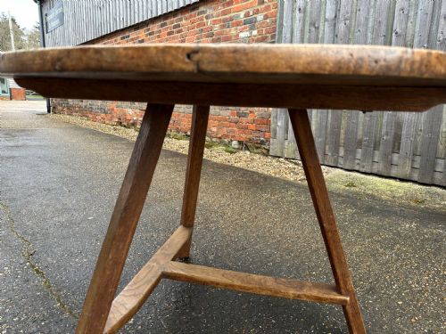 ANTIQUE ROUND TILT TOP BURR ASH CRICKET TABLE - ADDITIONAL PHOTO 6