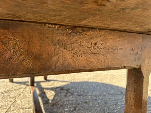 18TH CENTURY BURR ELM AND OAK OVAL TABLE - ADDITIONAL PHOTO 1