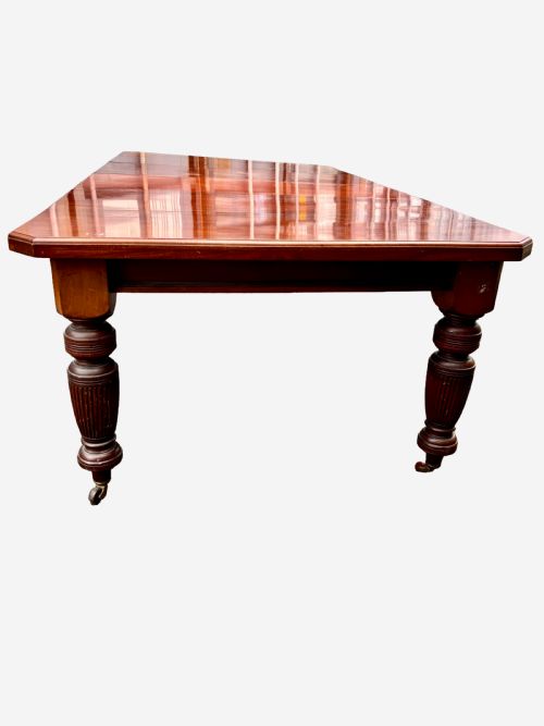 Edwardian mahogany extended dining table