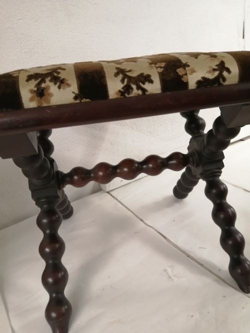 19C BOBBIN STOOL IN MAHOGANY - ADDITIONAL PHOTO 5
