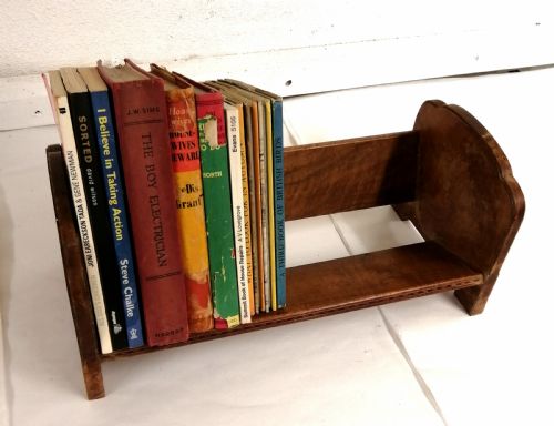 COTSWOLD WALNUT BOOK TROUGH 1920 - ADDITIONAL PHOTO 2