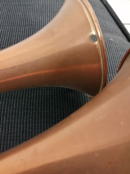 2 LOVELY ANTIQUE COPPER AND BRASS HUNTING HORNS - ADDITIONAL PHOTO 1