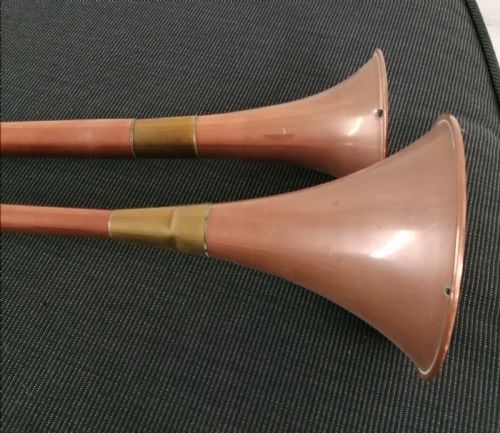 2 LOVELY ANTIQUE COPPER AND BRASS HUNTING HORNS - ADDITIONAL PHOTO 4
