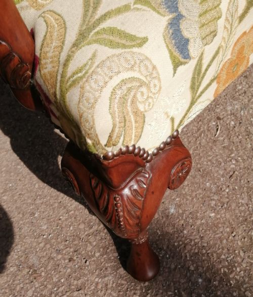 A WALNUT GAINSBOROUGH TYPE TAPESTRY ARMCHAIR - ADDITIONAL PHOTO 3