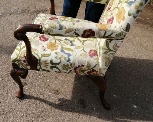 A WALNUT GAINSBOROUGH TYPE TAPESTRY ARMCHAIR - ADDITIONAL PHOTO 8