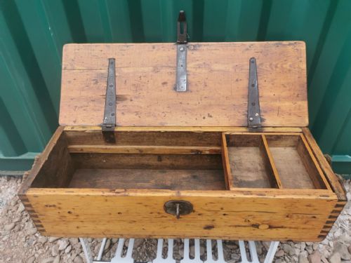 pine trunk chest - CATEGORY: ANTIQUE BOXES - DATED 1900