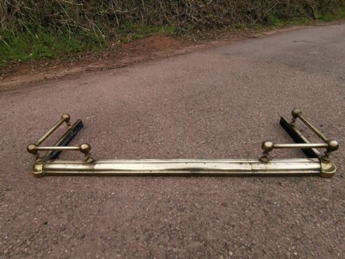 heavy edwardian extending brass fender - CATEGORY: ANTIQUE FIREPLACES - DATED 1910