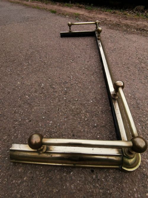 HEAVY EDWARDIAN EXTENDING BRASS FENDER - ADDITIONAL PHOTO 2
