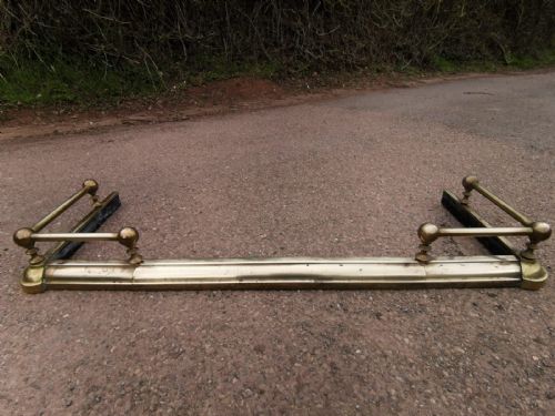 HEAVY EDWARDIAN EXTENDING BRASS FENDER - ADDITIONAL PHOTO 3