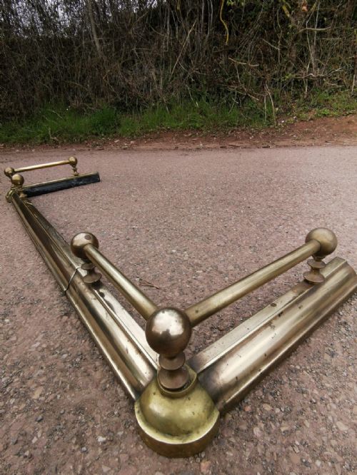 HEAVY EDWARDIAN EXTENDING BRASS FENDER - ADDITIONAL PHOTO 6