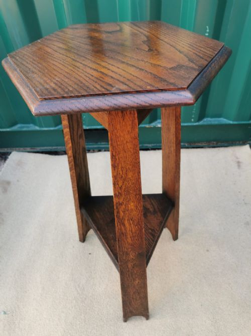 art's and crafts oak table lamp table - CATEGORY: ANTIQUE TABLES - DATED 1910