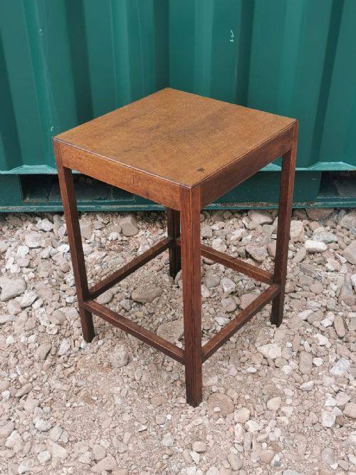 a cotswold oak occasional table lamp table - CATEGORY: ANTIQUE TABLES - DATED 1930