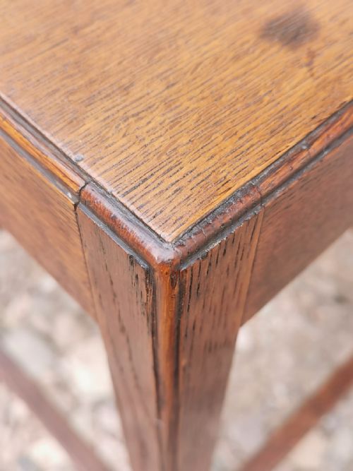 A COTSWOLD OAK OCCASIONAL TABLE LAMP TABLE - ADDITIONAL PHOTO 2