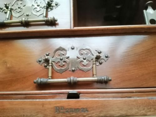 VICTORIAN WALNUT TABLE CABINET HUMIDOR - ADDITIONAL PHOTO 3
