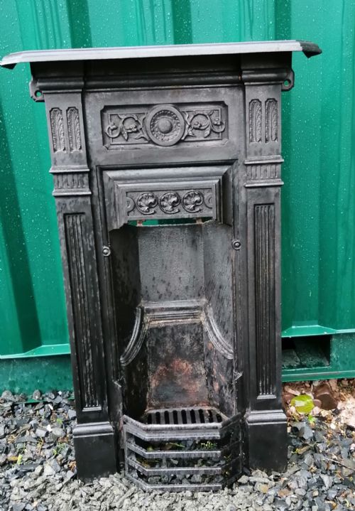 VICTORIAN CAST IRON FIREPLACE AND GRATE - ADDITIONAL PHOTO 1
