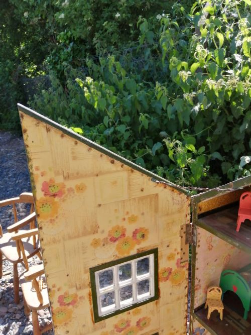 ANTIQUE DOLLS HOUSE AND CONTENTS - ADDITIONAL PHOTO 18