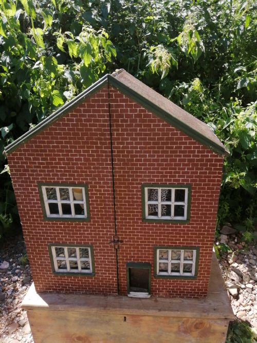 ANTIQUE DOLLS HOUSE AND CONTENTS - ADDITIONAL PHOTO 20