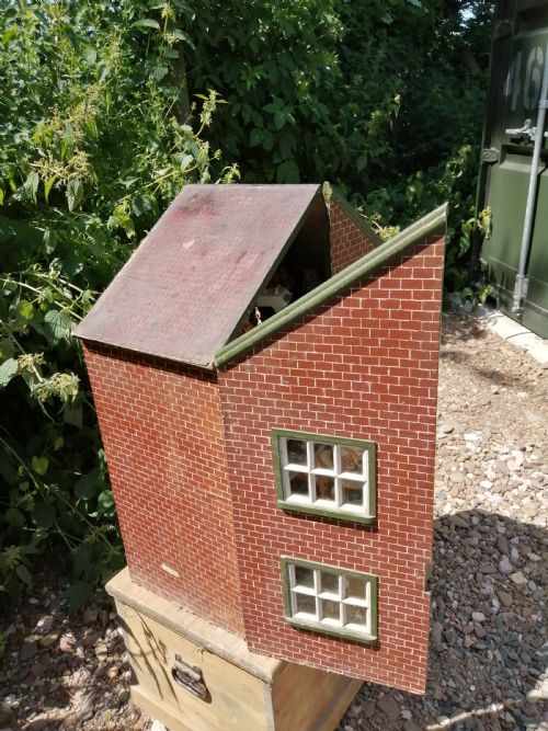 ANTIQUE DOLLS HOUSE AND CONTENTS - ADDITIONAL PHOTO 21