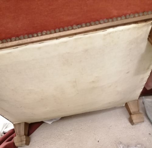 A VICTORIAN PLUSH VELVET CLUB ARM CHAIR - ADDITIONAL PHOTO 4