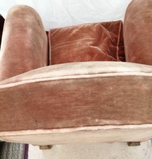 A VICTORIAN PLUSH VELVET CLUB ARM CHAIR - ADDITIONAL PHOTO 6