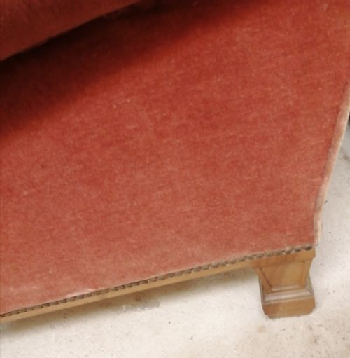 A VICTORIAN PLUSH VELVET CLUB ARM CHAIR - ADDITIONAL PHOTO 9