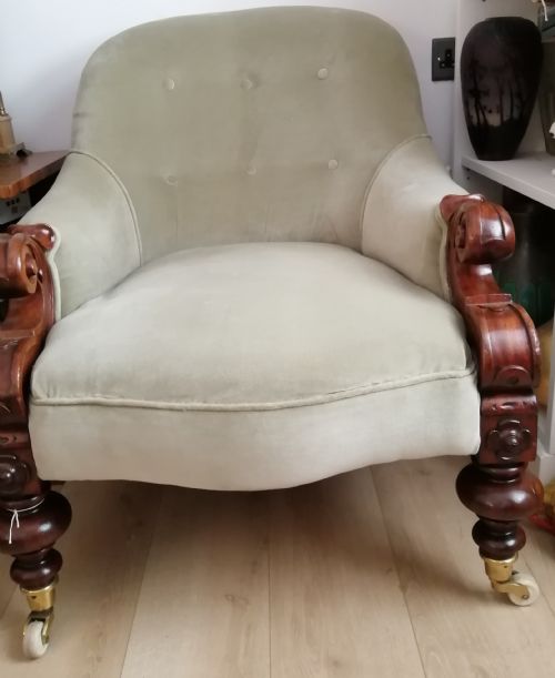 A VICTORIAN LIBRARY ARMCHAIR - ADDITIONAL PHOTO 1