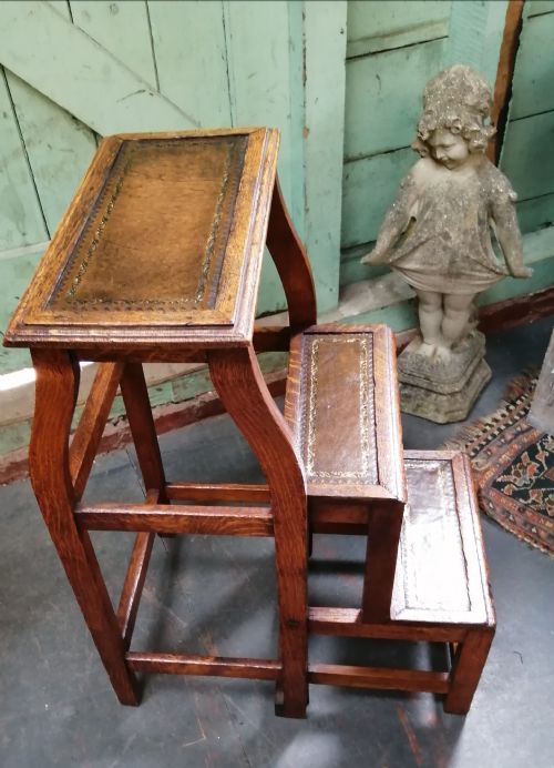 ANTIQUE OAK FOLDING LIBRARY STEPS - ADDITIONAL PHOTO 1
