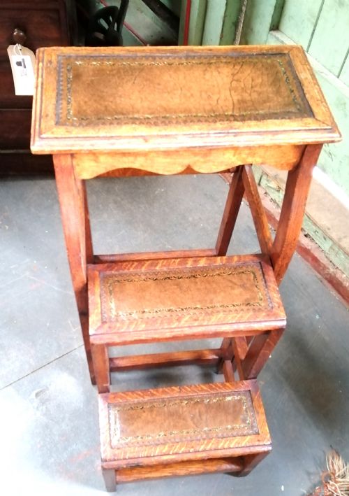 ANTIQUE OAK FOLDING LIBRARY STEPS - ADDITIONAL PHOTO 2