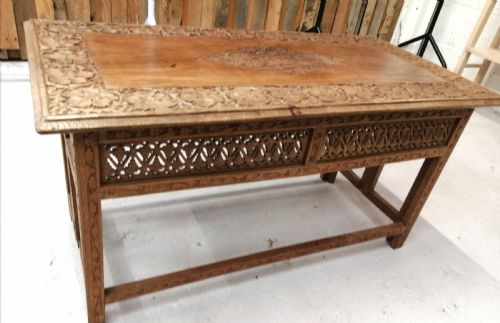 AN INDIAN HARDWOOD TEACOFFEE TABLE - ADDITIONAL PHOTO 1