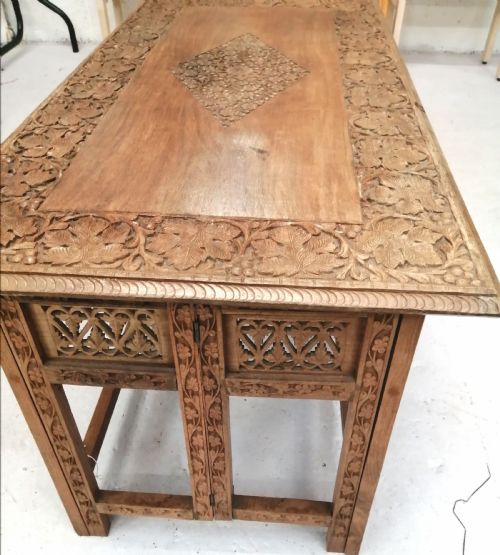 AN INDIAN HARDWOOD TEACOFFEE TABLE - ADDITIONAL PHOTO 2