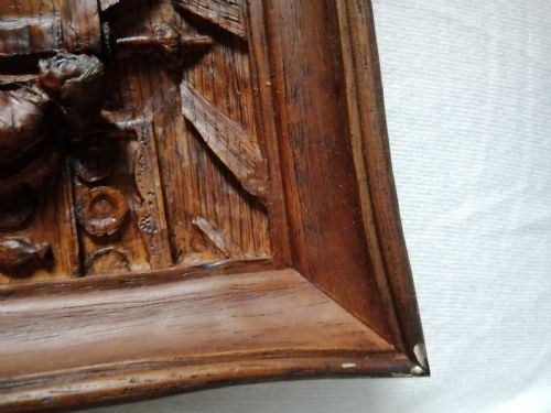 AN ATTRACTIVE FRENCH WALL PLAQUE - ADDITIONAL PHOTO 7