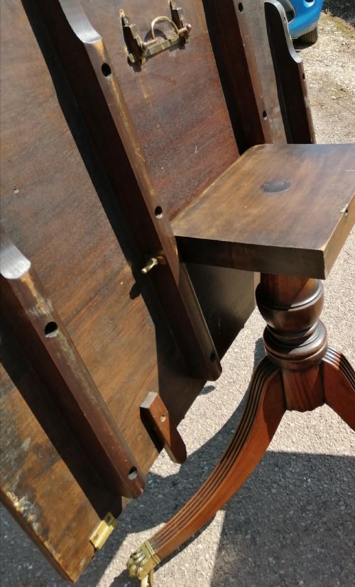 ANTIQUE MAHOGANY TWIN PILLAR DINING TABLE - ADDITIONAL PHOTO 11