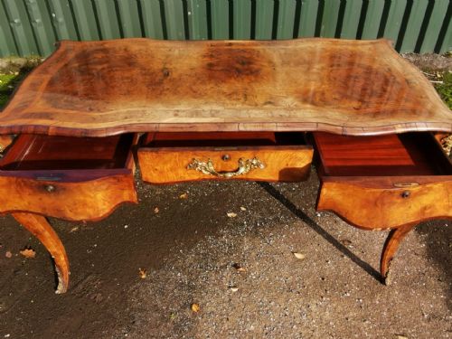 VICTORIAN BURR WALNUT 3 DRAWER LIBRARY TABLE BY MORDANT AND SONS LONDON - ADDITIONAL PHOTO 9