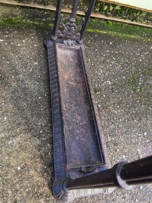 A VICTORIAN ART'S AND CRAFTS CAST IRON 6 SECTION STICK AND UMBRELLA STAND - ADDITIONAL PHOTO 3