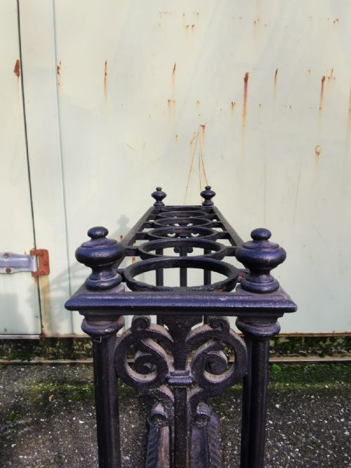 A VICTORIAN ART'S AND CRAFTS CAST IRON 6 SECTION STICK AND UMBRELLA STAND - ADDITIONAL PHOTO 5
