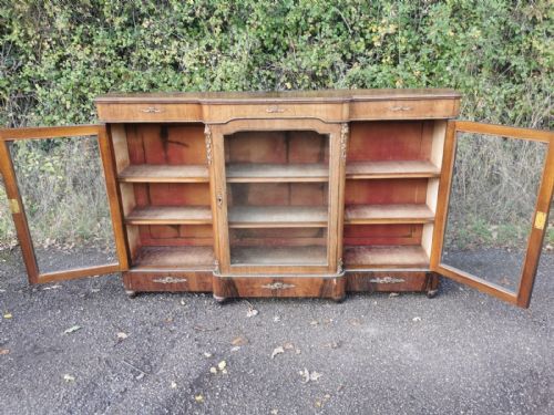 A FINE VICTORIAN WALNUT SIDE CABINETCREDENZA - ADDITIONAL PHOTO 1